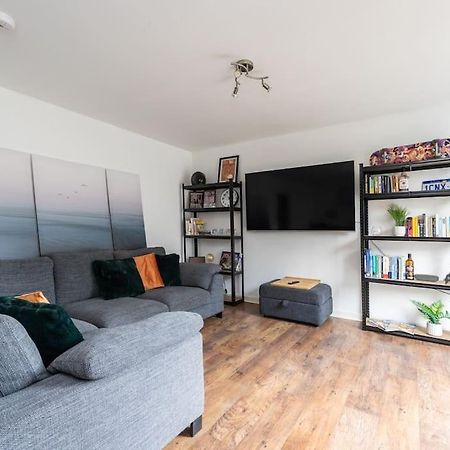 Stunning 1 Bd Flat In Lochend Park With A Patio Apartamento Edimburgo Exterior foto