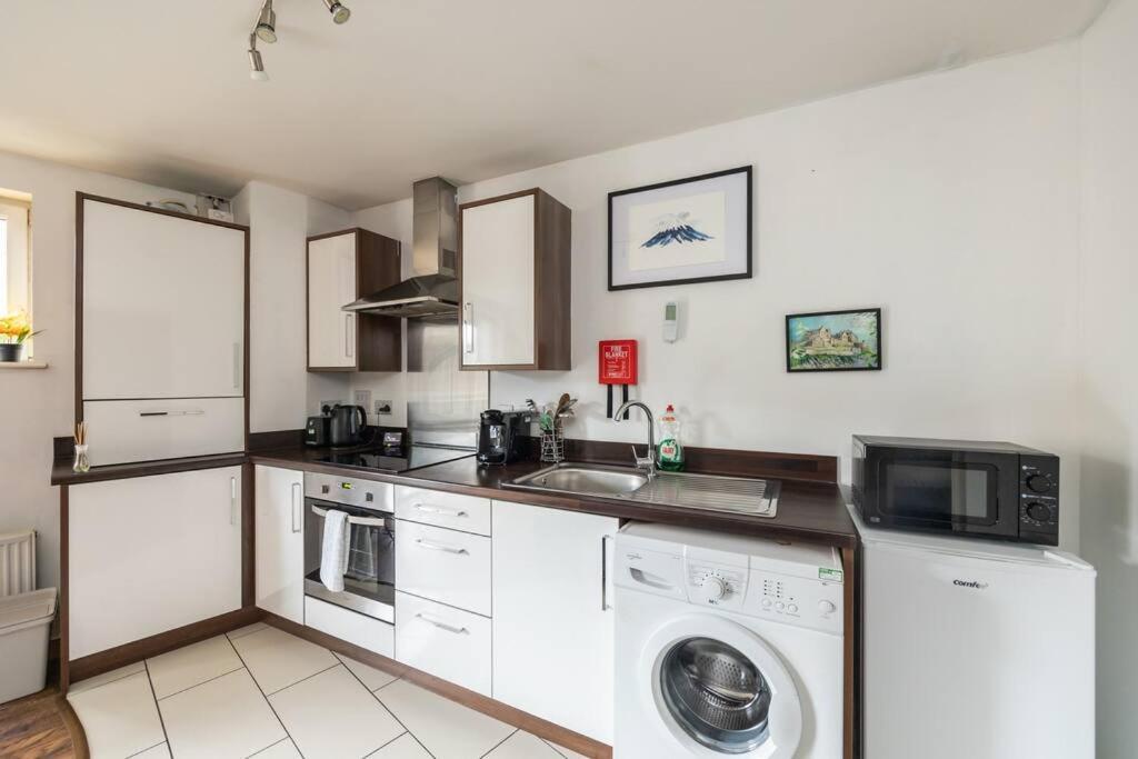 Stunning 1 Bd Flat In Lochend Park With A Patio Apartamento Edimburgo Exterior foto